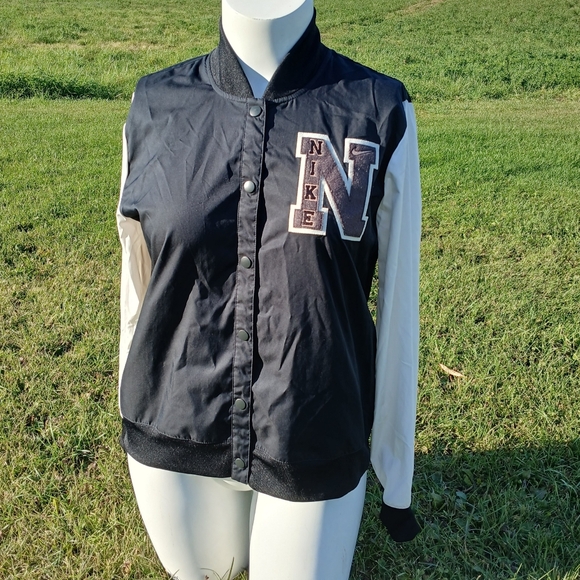 Nike Varsity Jacket womens size XL Black and White Snap Closure Athletic Top - Picture 1 of 11